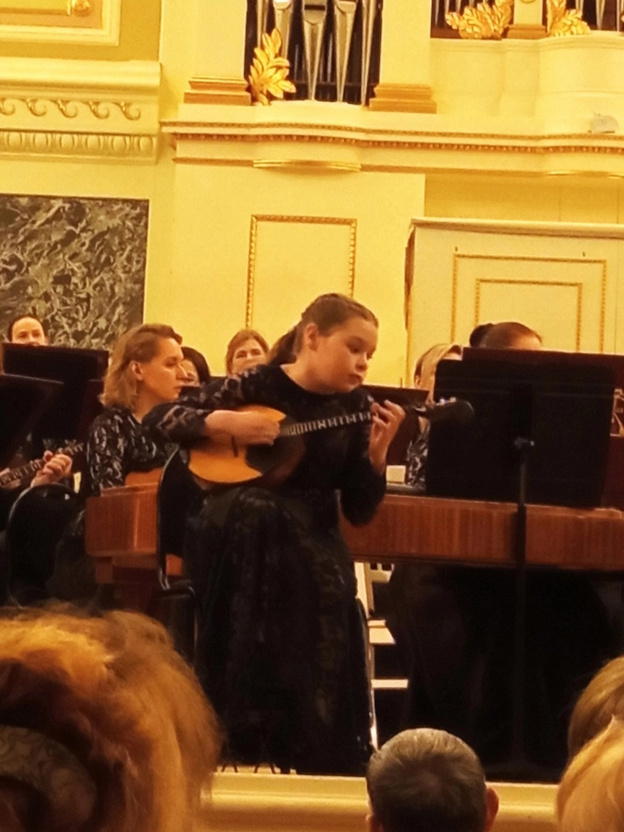    Впервые юная кировчанка выступила с Государственным академическим русским оркестром