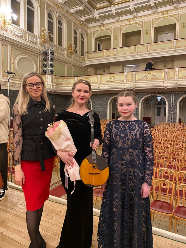   Впервые юная кировчанка выступила с Государственным академическим русским оркестром