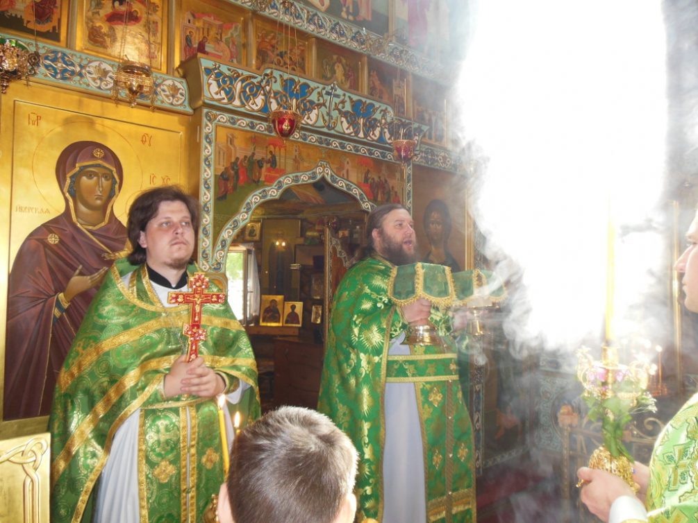    День Святой Троицы в храме в Пересвете.