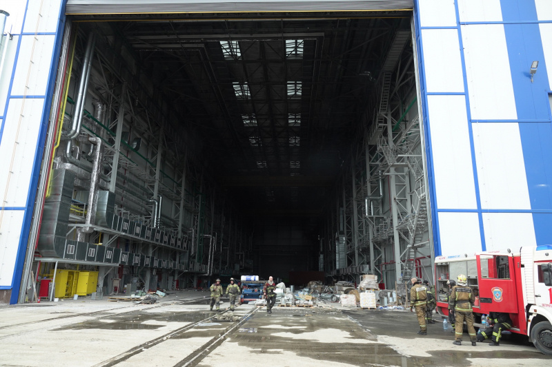    Глава Карелии: Пожар потушен, завод продолжит работать в штатном режимеПравительство Карелии