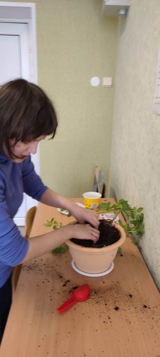 А я-то думаю,кто дома в горшках копается😅