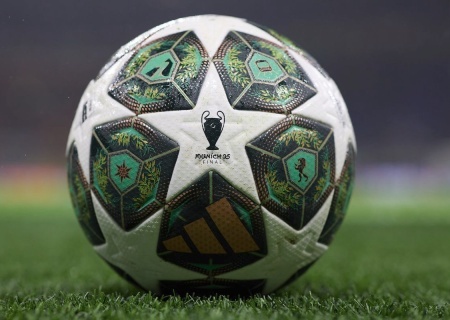    Президент УЕФА отказался объяснить, почему Израиль не лишили международного футбола, как Россию