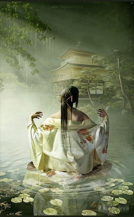 стелется лунный  туман                  ночью я дева                                      стать утром мне суждено            лотосом снова                                            /♡                                                                      с солнечным первым лучом           лотос открылся                             сколько восторженных слов         можно услышать!                                       /♡                                                             плод завязался                                 лотос орехи принёс                              сбор урожая                                                 /♡                                                         Солнце проснулось                          лотоса слышу хлопОк                           всё проворонил...                                       /♡                                                                                   © Copyright: Лю Ко, 