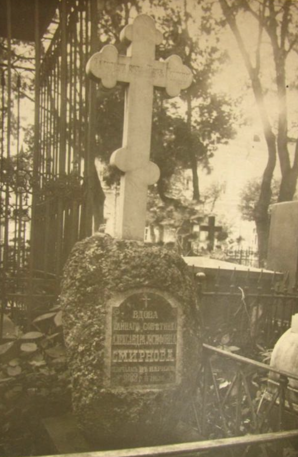 Фотограф А.Т. Лебедев, 28.07.1929. Надгробие Смирновой Александры Осиповны. 