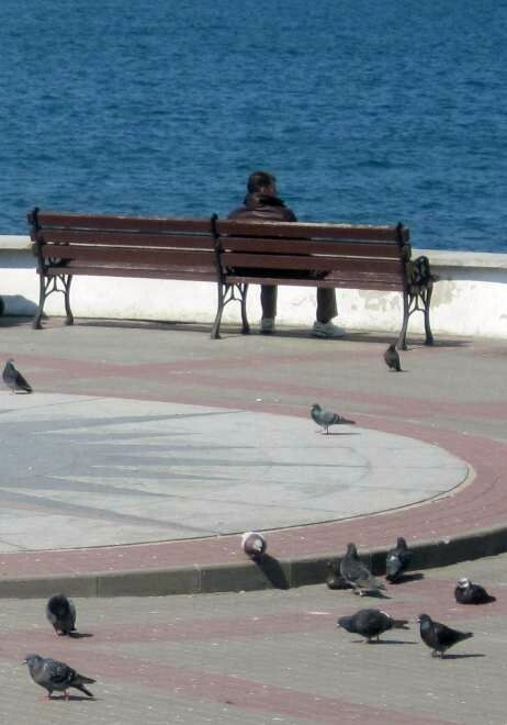 Собственное фото автора из архива. Одинокий мужчина...