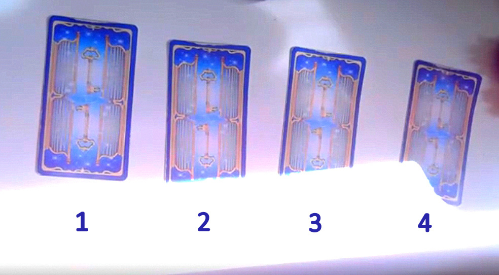 Выбирайте карту 1, 2, 3, 4. Какая из них на вас "смотрит"? Скрин из видео