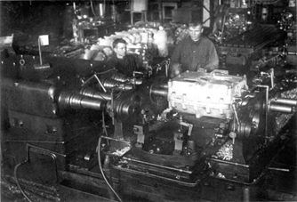 В цехе по производству танков.1940-е годы