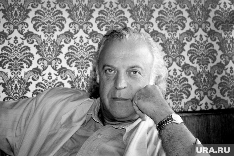    В 1990–1992 годах композитор и поэт Илья Резник жил в США