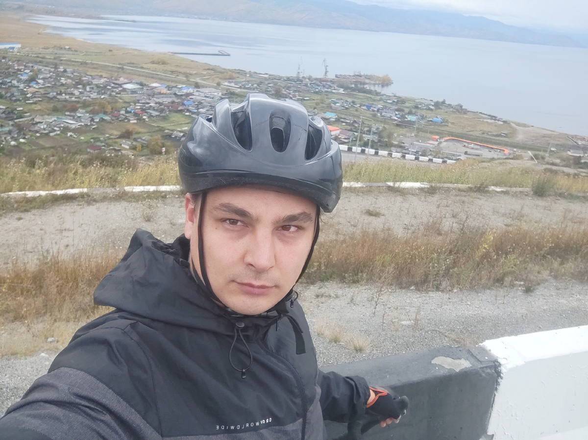 Это я, спускаясь по серпантину, решил устроить фотосессию :)