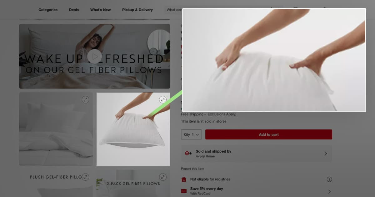 Руки, взбивающие подушку