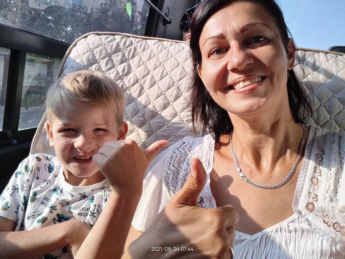 Едем на море. В автобусе заняли отличные места