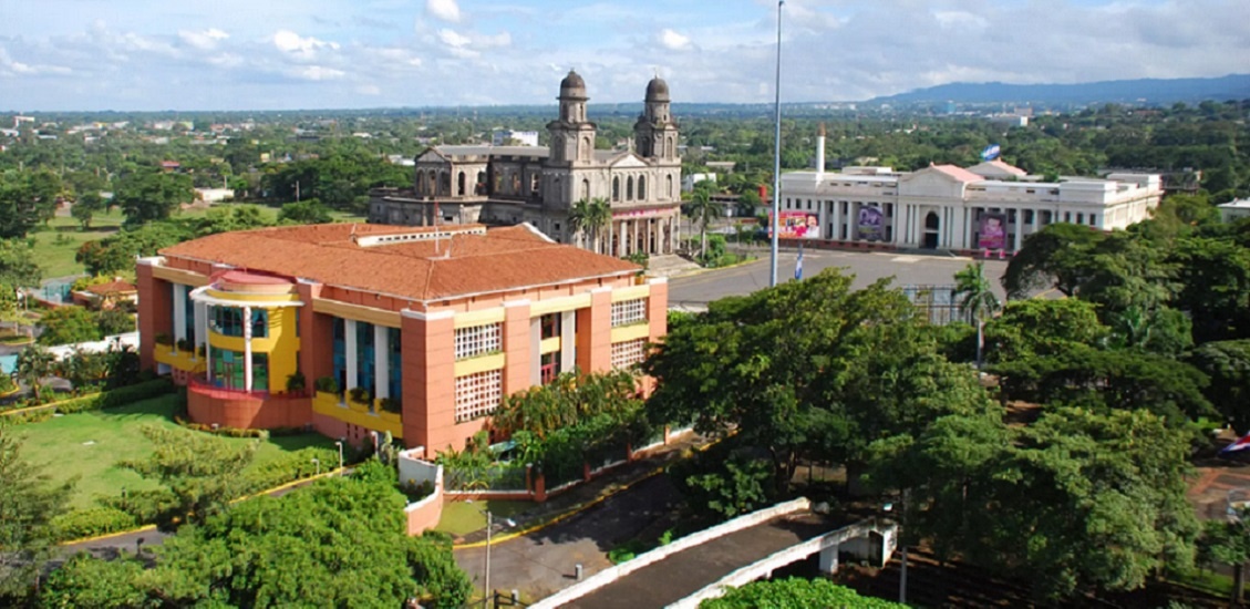 Галерея "НИКАРАГУА" (ещё 6 кадров - кроме тех, что будут в тексте брошюры, листайте; но они не в ознакомительном фрагменте книги, а в самой книге). Кадр1: столица и крупнейший город страны (1,1млн.чел) - МАНАГУА. Центральная площадь. (gretopia.com)