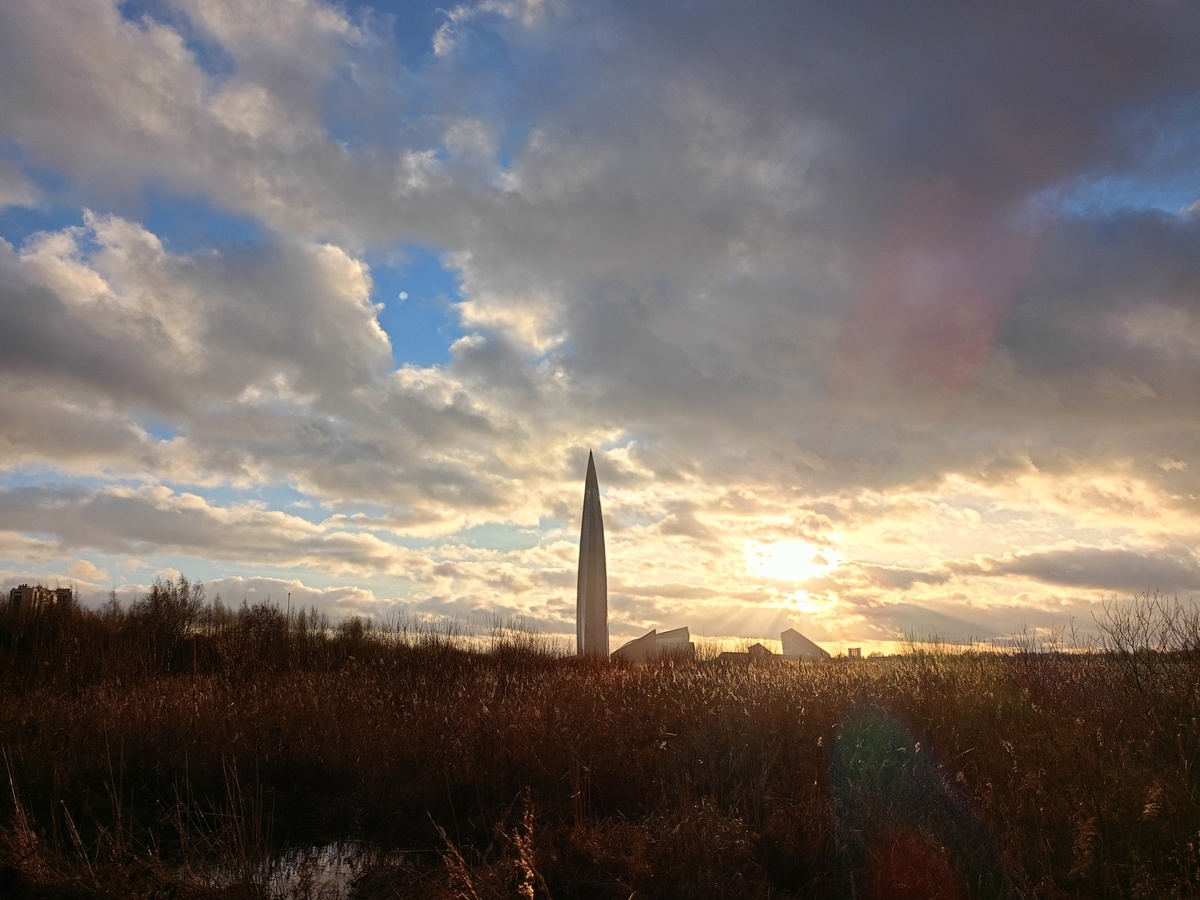 "Кукуруза" в облаках. Личное фото