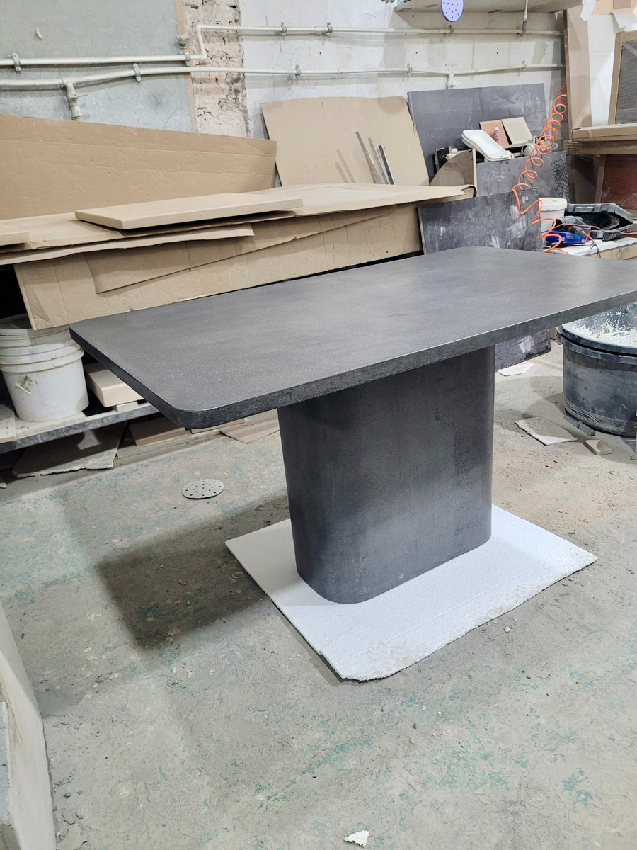 стол из бетона