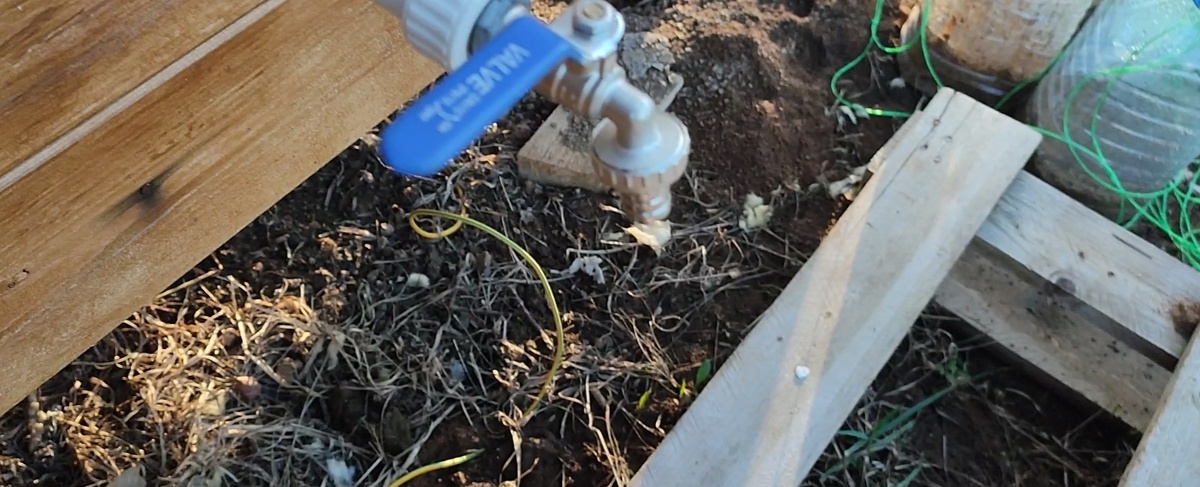 И ещё сделал кран на улице