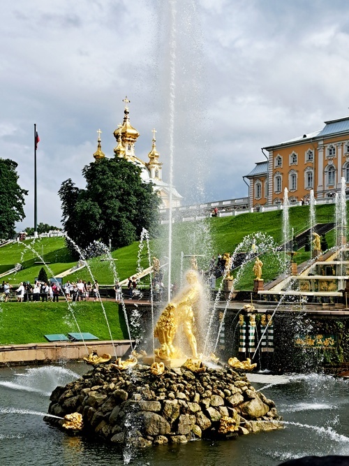 Фонтан "Самсон" в Нижнем парке Петергофа /фото из личного архива, 2024/