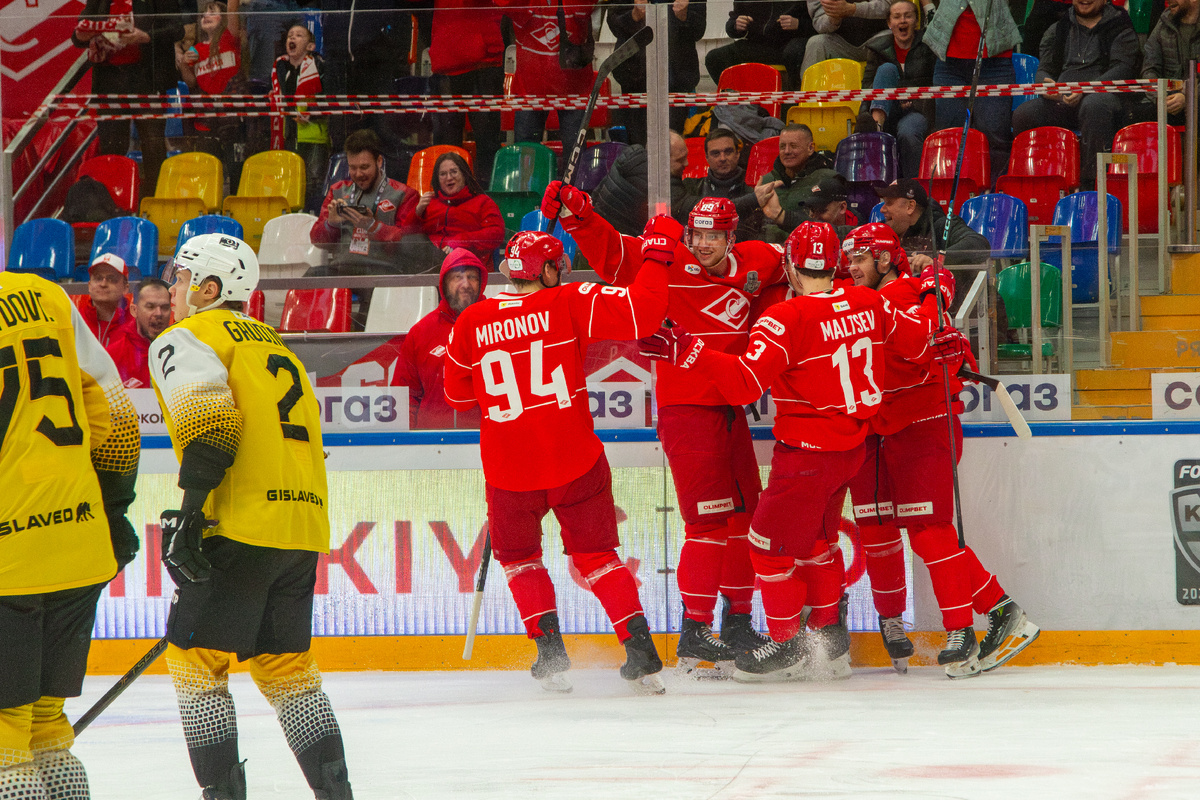 «Красно-Белая Волна». Фото: Доминика Ломтева / Текст: Денис Мжельский