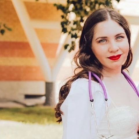 Обрезала себя из фотосессии по окончанию 6 курса 