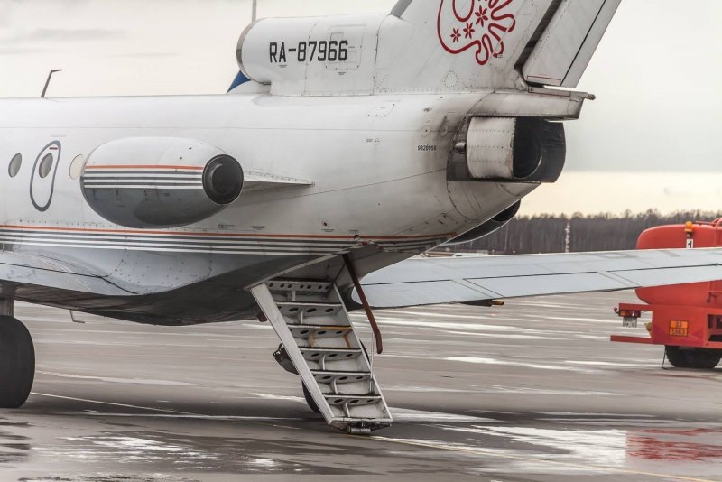 Откидной трап Як-40