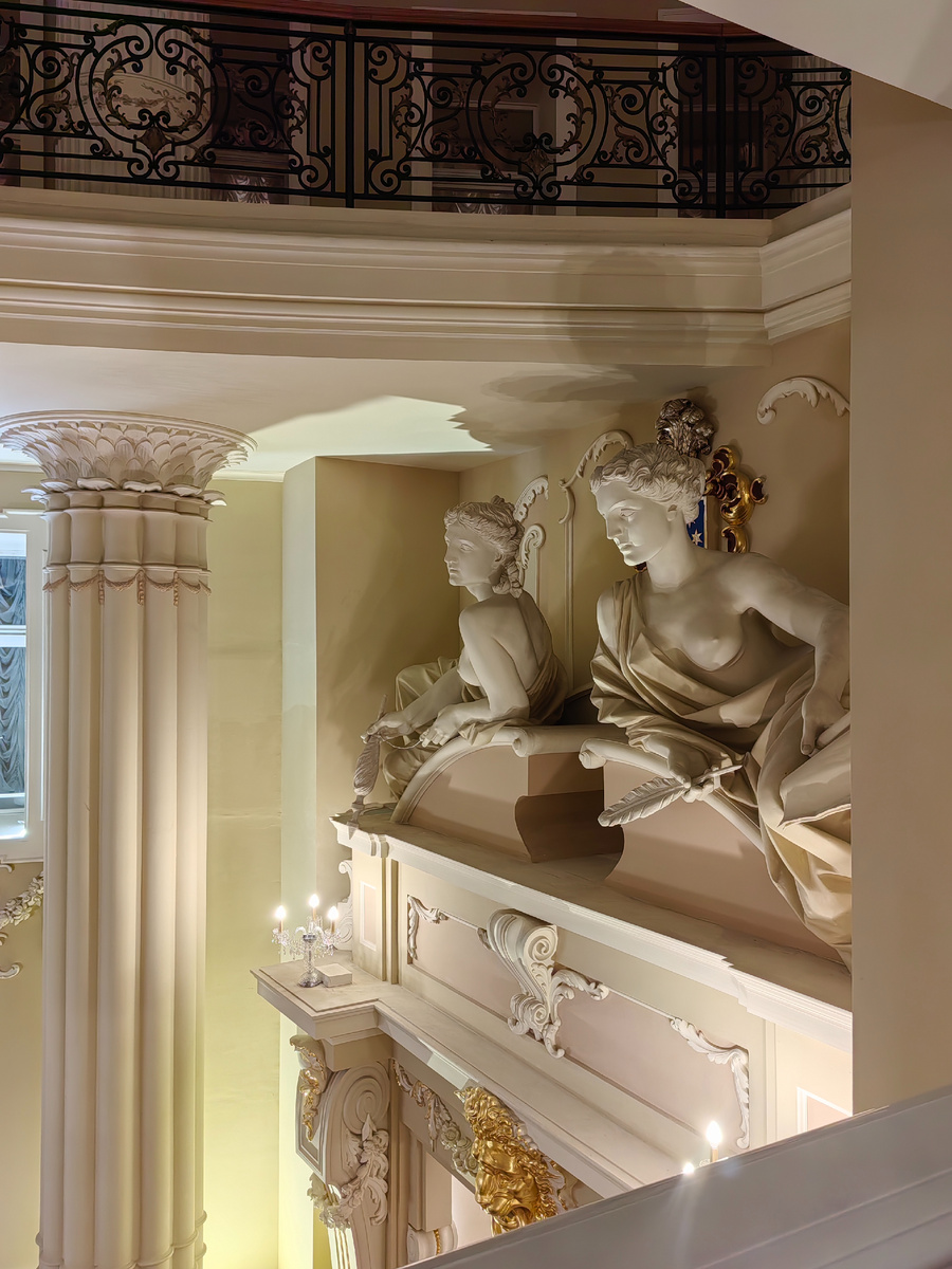 Над камином