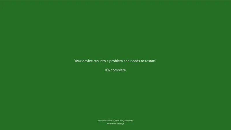 В блоге Microsoft заявили, что он станет зелёным, поскольку «лучше соответствует принципам дизайна Windows» и «оптимизирован для пользователей». В профильных СМИ утверждают, что ещё рассматривается чёрный вариант.


Изменение цвета — не единственная новинка, которая ждёт пользователей в случае системного сбоя. В обновлённом интерфейсе исчезнут знакомый смайлик «:(» и QR-код, которые ранее сопровождали сообщения об ошибках. Эти элементы упрощали диагностику проблем, но теперь Microsoft выбрала более минималистичный подход.