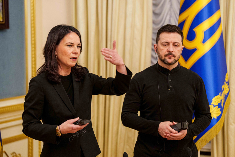     Анналена Бербок и Владимир Зеленский в Киеве / AP / Evgeniy Maloletka
