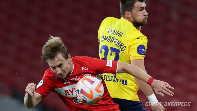    Спартаковец Наиль Умяров и ростовчанин Николай Комличенко.Дарья Исаева