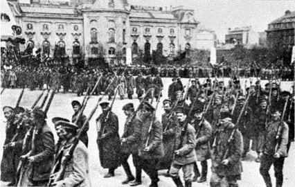    Шествие солдат армии Советской Латвии, 1 мая 1919 г. Фото: Public Domain