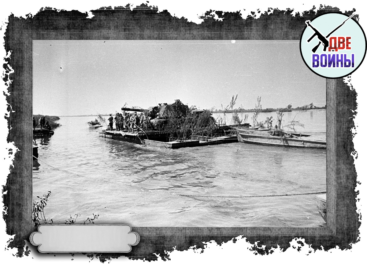 Во время форсирования Вислы советские солдаты на таких плотах переправляли даже тяжелые САУ. Эта операция была очень непростой. Фото в свободном доступе.