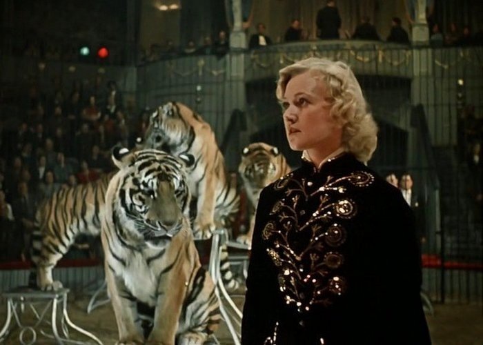 Людмила Касаткина. Кадр из фильма "Укротительница тигров"
