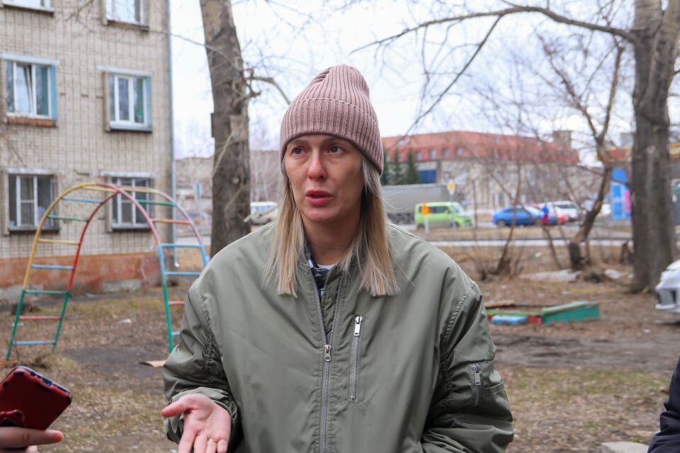    Прокурор г. Новоалтайска встретился с жителями проблемного дома . Источник: Виталий Барабаш