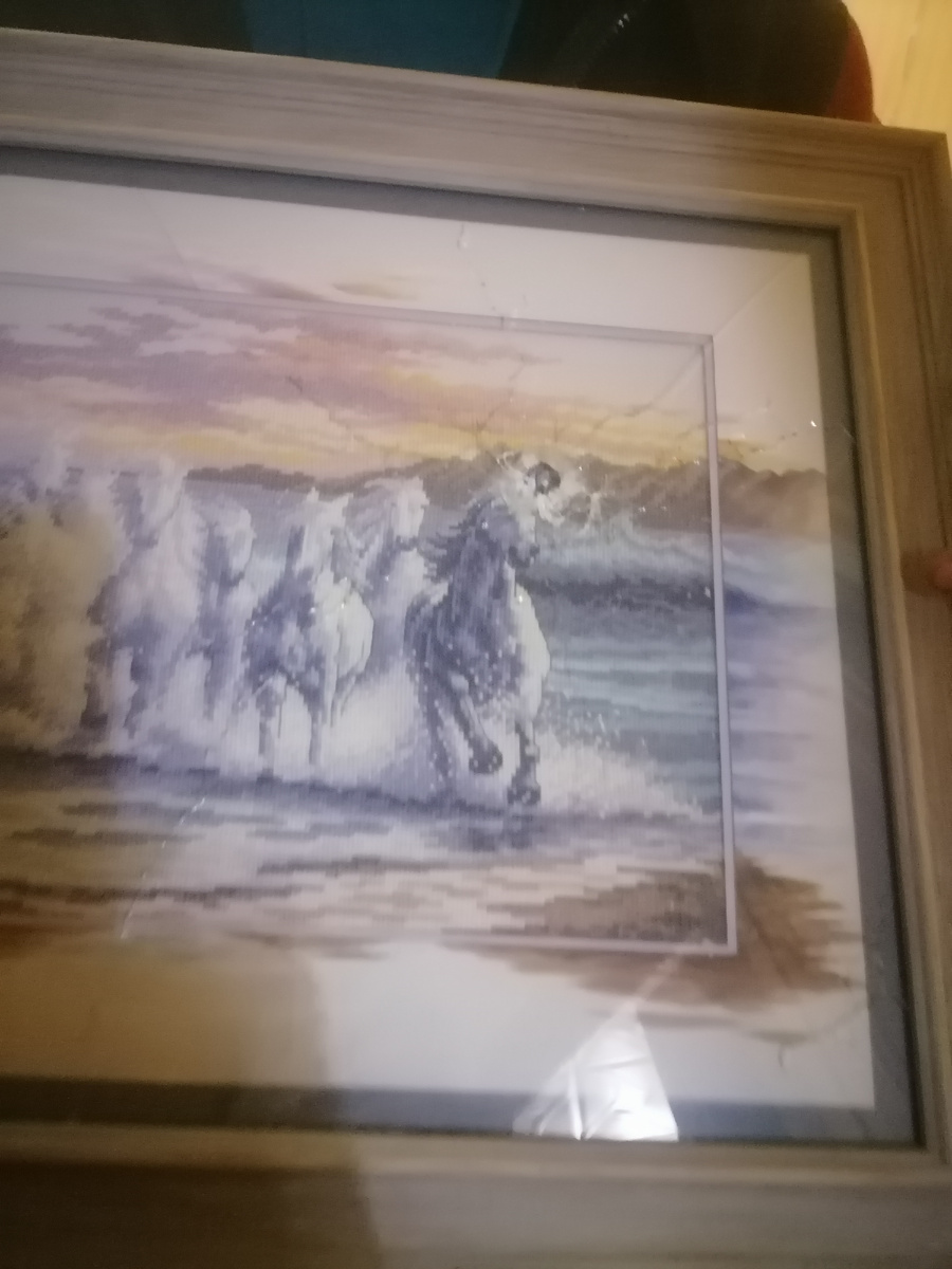 Картина висела над головой