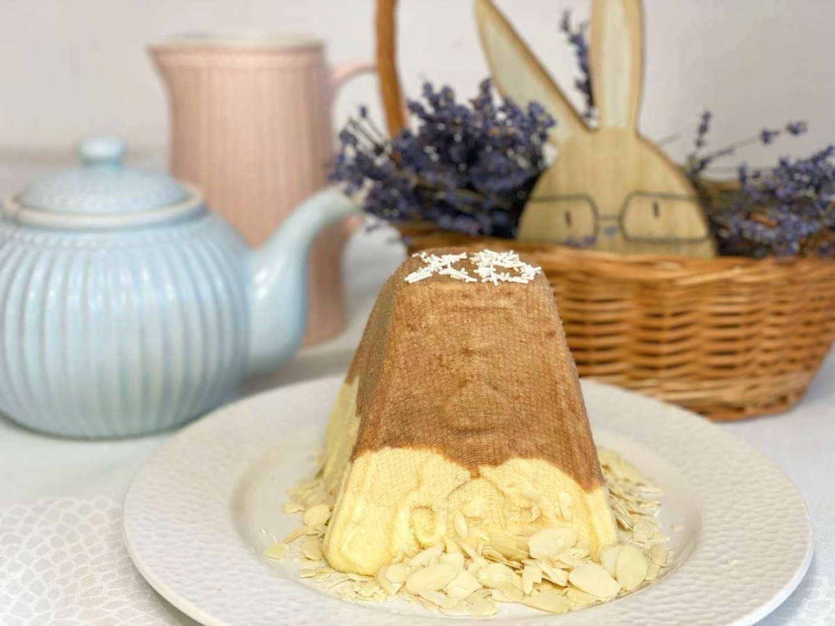 Готовая, уже украшенная, творожная пасочка