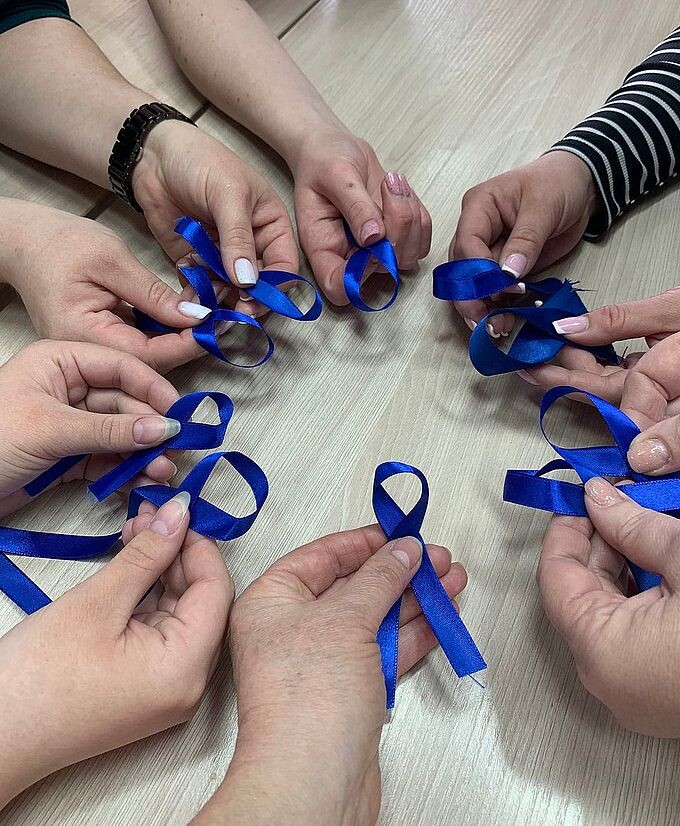 Синие ленточки