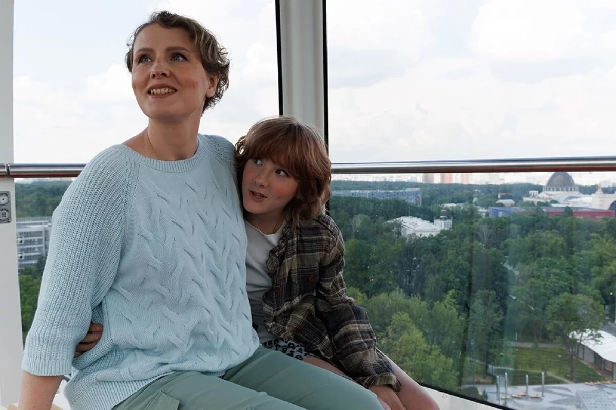    Анна Королева с дочерью.