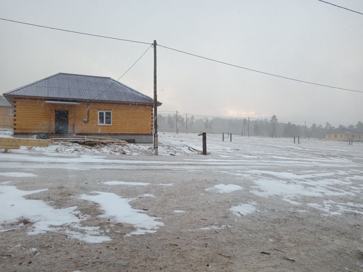 Фото автора. Вид из окна на соседний дом.