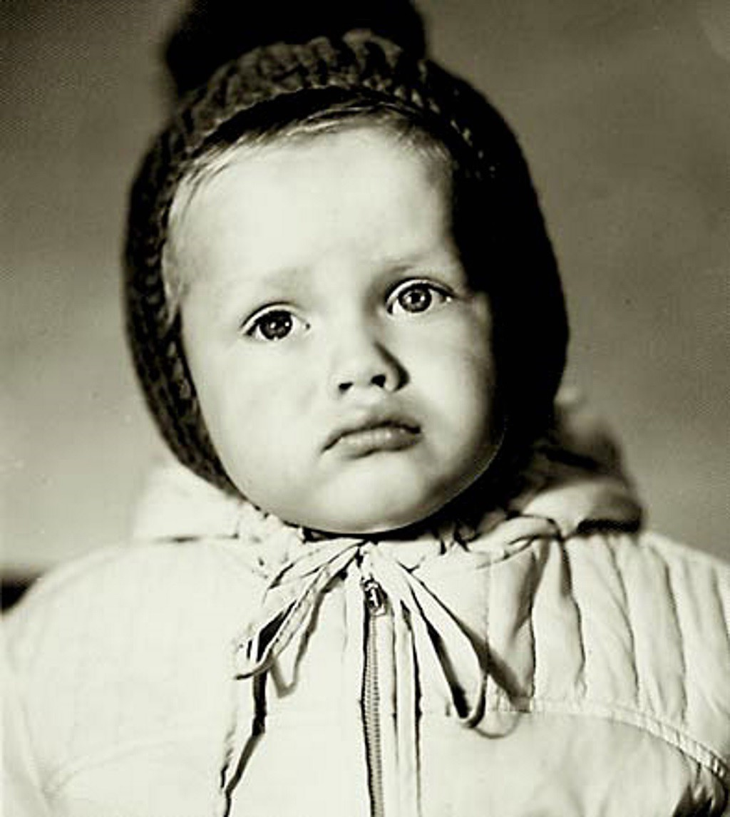 Детство будущей хоккейной звезды началось в Москве, где он появился на свет 31 марта 1971 года.