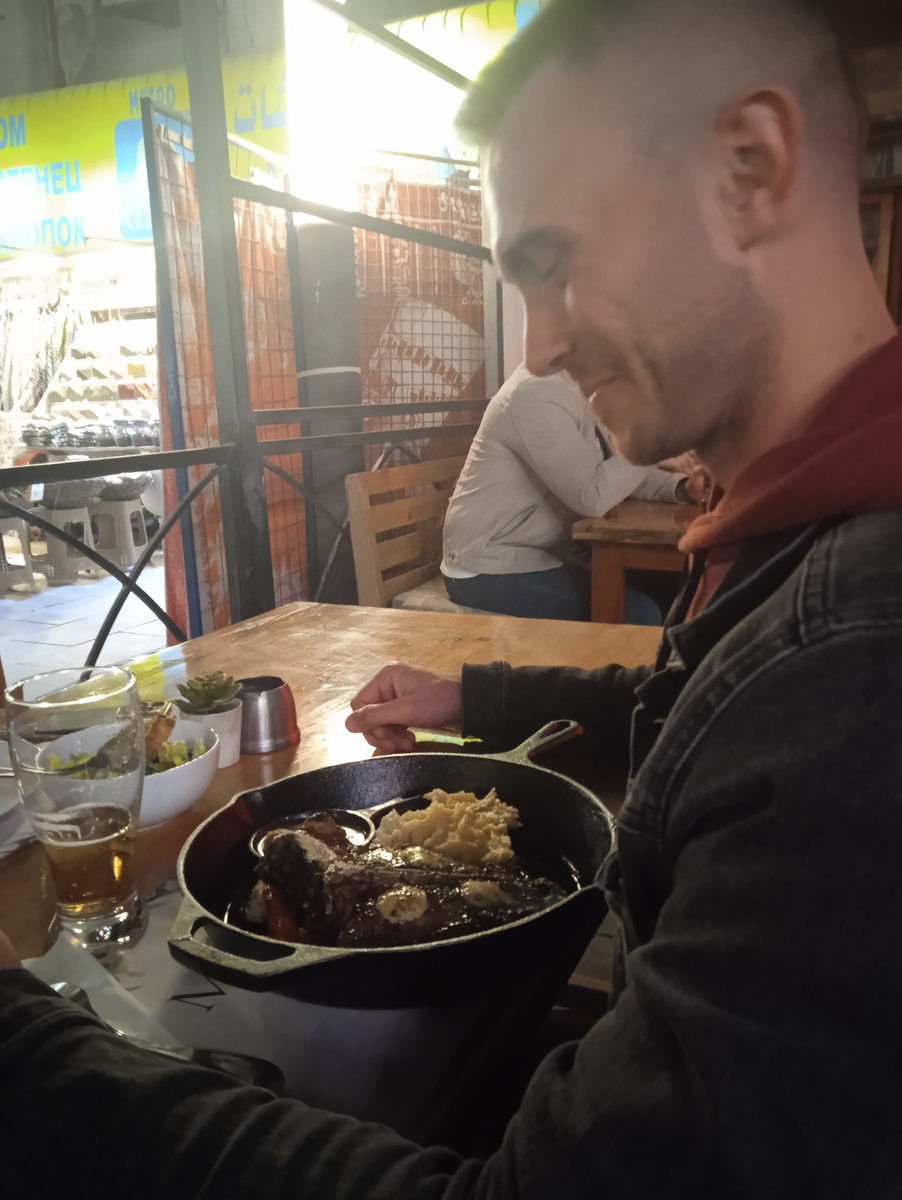 Алексей с рибаем в том же заведении