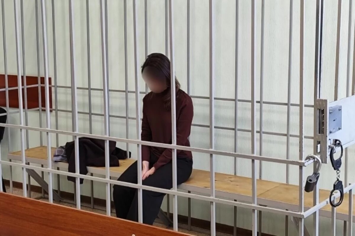    Подозреваемая в хищении денег.