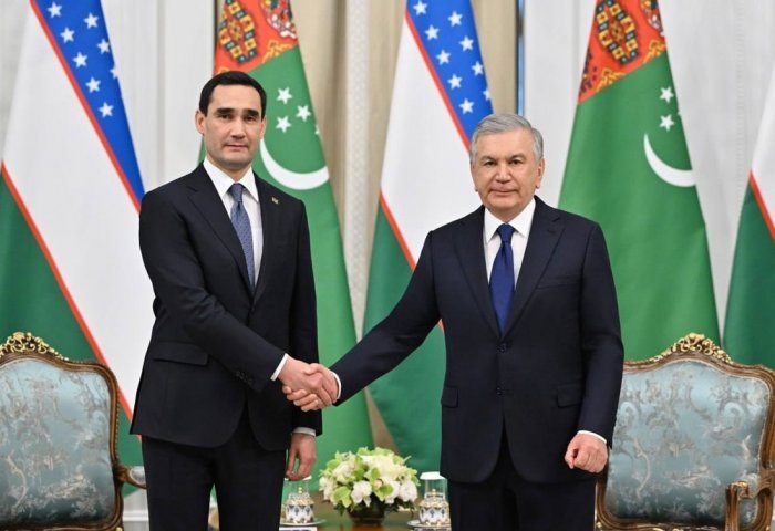 Встреча Президента Туркменистана Сердара Бердымухамедова и Президента Узбекистана Шавката Мирзиёева, 3 апреля 2025 г., Самарканд, Узбекистан (Фото: Пресс-служба Президента Узбекистана)