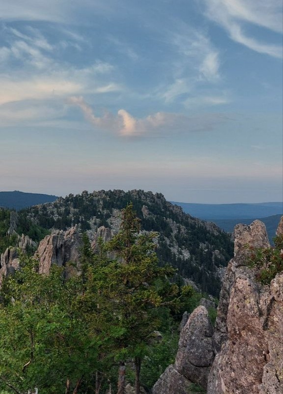 Весь мир - театр. В нём женщины, мужчины - все актёры. У них свои есть выходы, уходы, И каждый не одну играет роль.В,. Шекспир