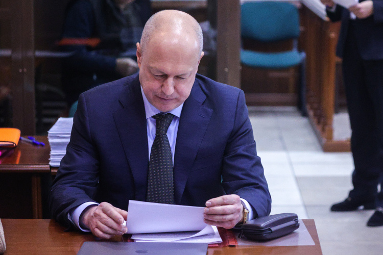    Адвокат Александр Нарышкин ходатайствовал о предоставлении на обозрение Ахмедзянову постановления Зиятдинова об отказе в возбуждении уголовного дела в отношении Гафурова.   
Фото: «БИЗНЕС Online»