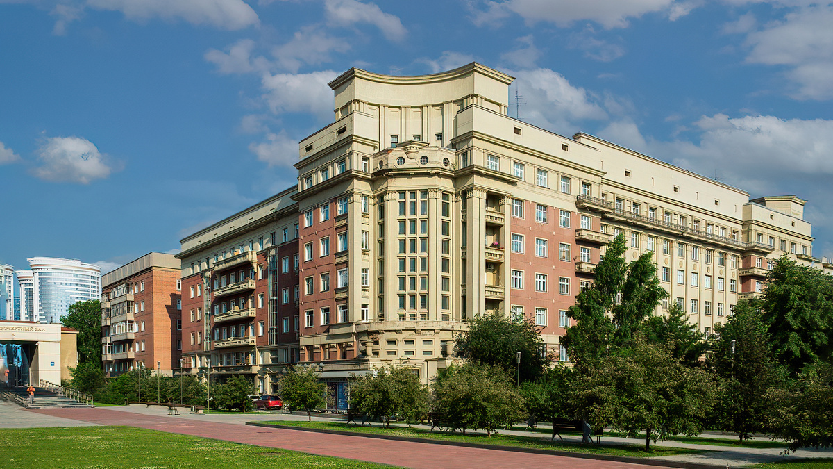 Стоквартирный дом. Красный проспект, 16. Новосибирск. Фотография - www.openmainphoto.ru