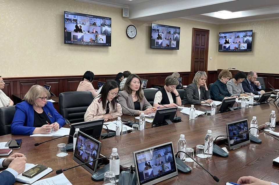    Заседание межведомственной комиссии по вопросам организации отдыха и оздоровления детей в Республике Алтай. Источник: altai-republic.ru