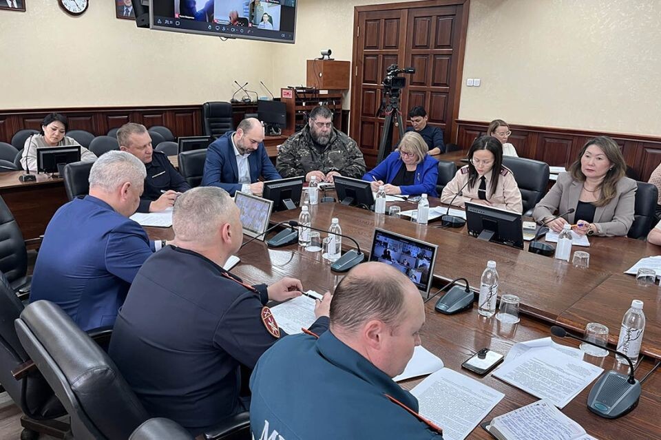    Заседание межведомственной комиссии по вопросам организации отдыха и оздоровления детей в Республике Алтай. Источник: altai-republic.ru