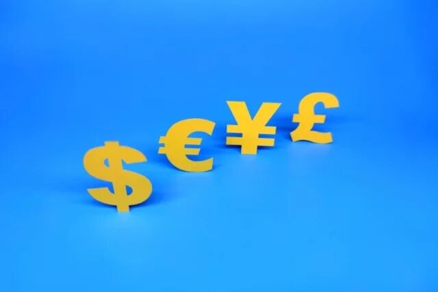    Сколько стоят доллар, евро и юань 4 апреля?