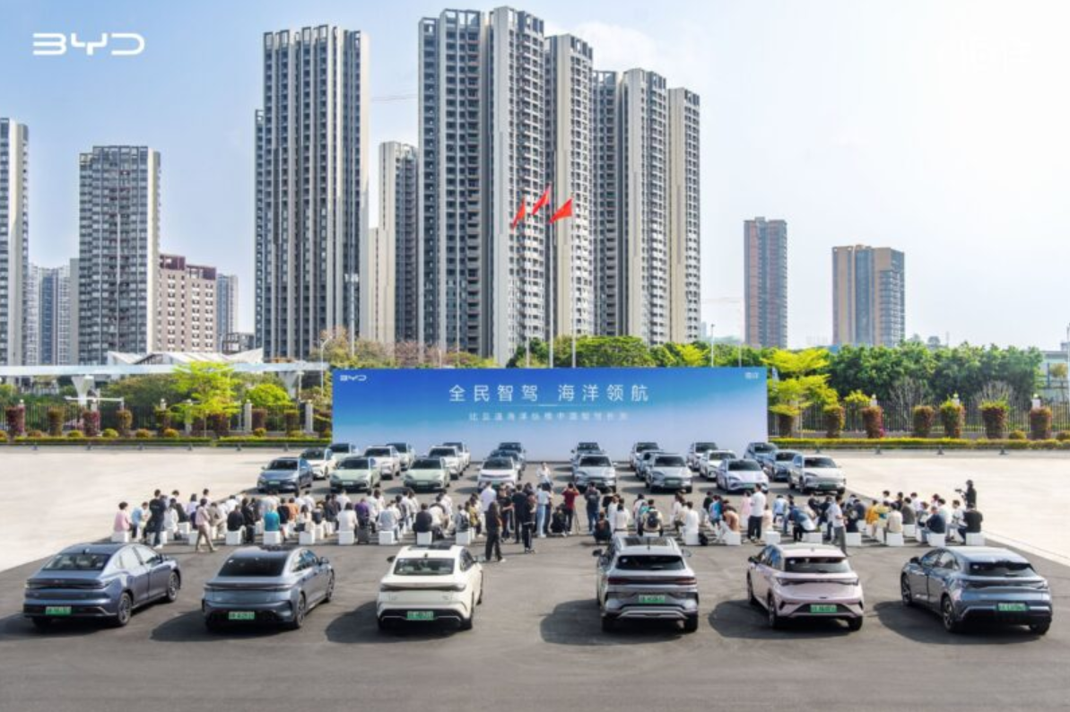 BYD растет небывалыми темпами и уже II квартал подряд опережает Tesla по объемам реализации полностью электрических автомобилей (BEV).