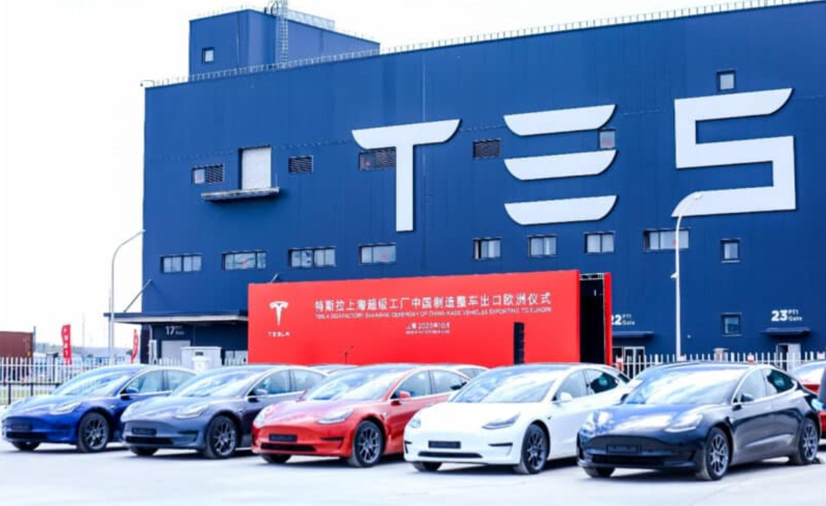 Tesla сдаёт позиции. По прогнозам аналитиков, Tesla уступит лидерство на рынке электромобилей уже в 2025 году.
