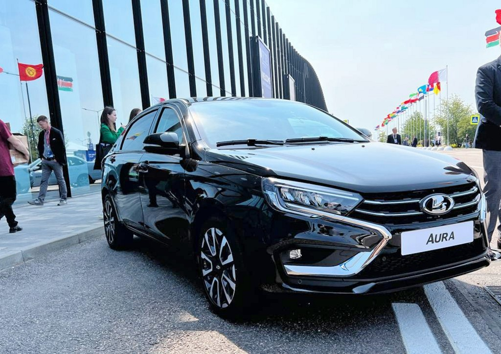 Представительский седан Lada Aura
