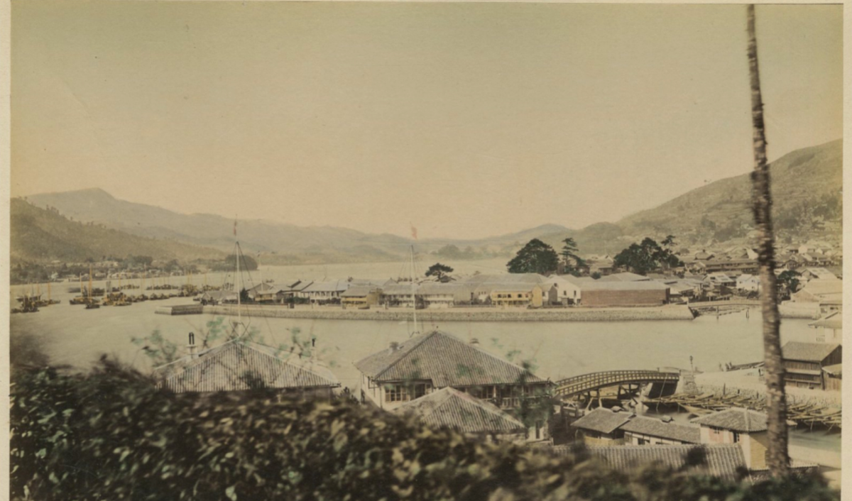Фото острова Дэдзима в гавани Нагасаки в 1870 году (взято из свободного доступа в сети интернет)